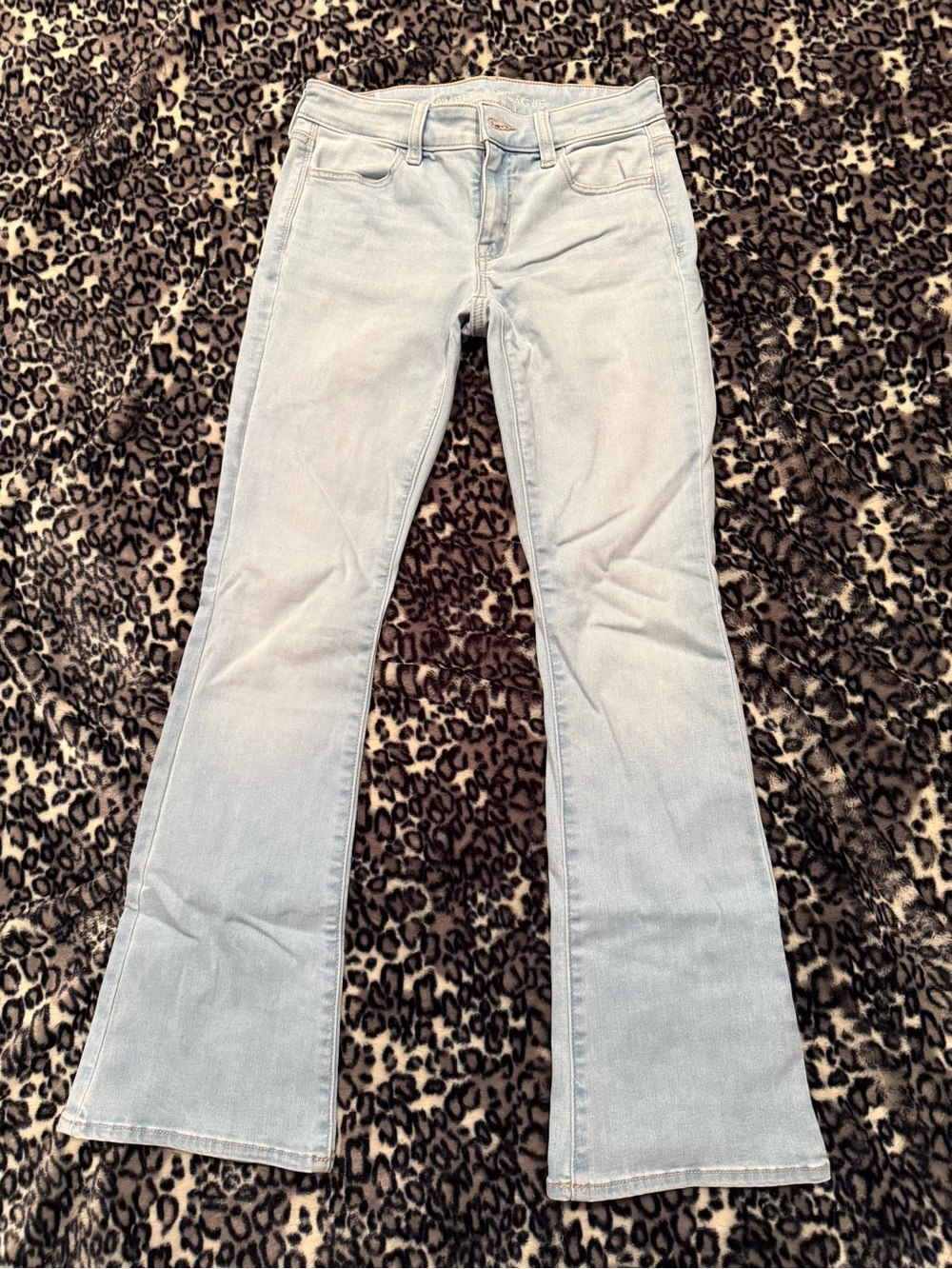 American Eagle Light Wash Women's Kickboot Jeans - size 00 short